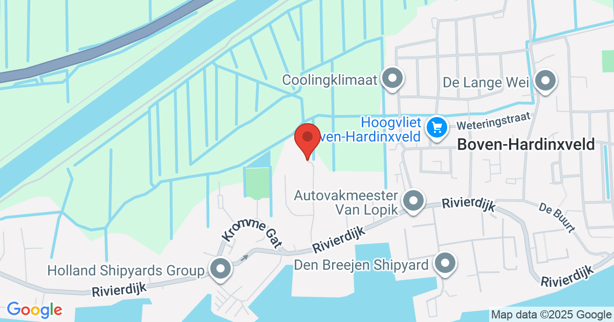 Schuurtje in brand aan de Rivierdijk in Hardinxveld-Giessendam